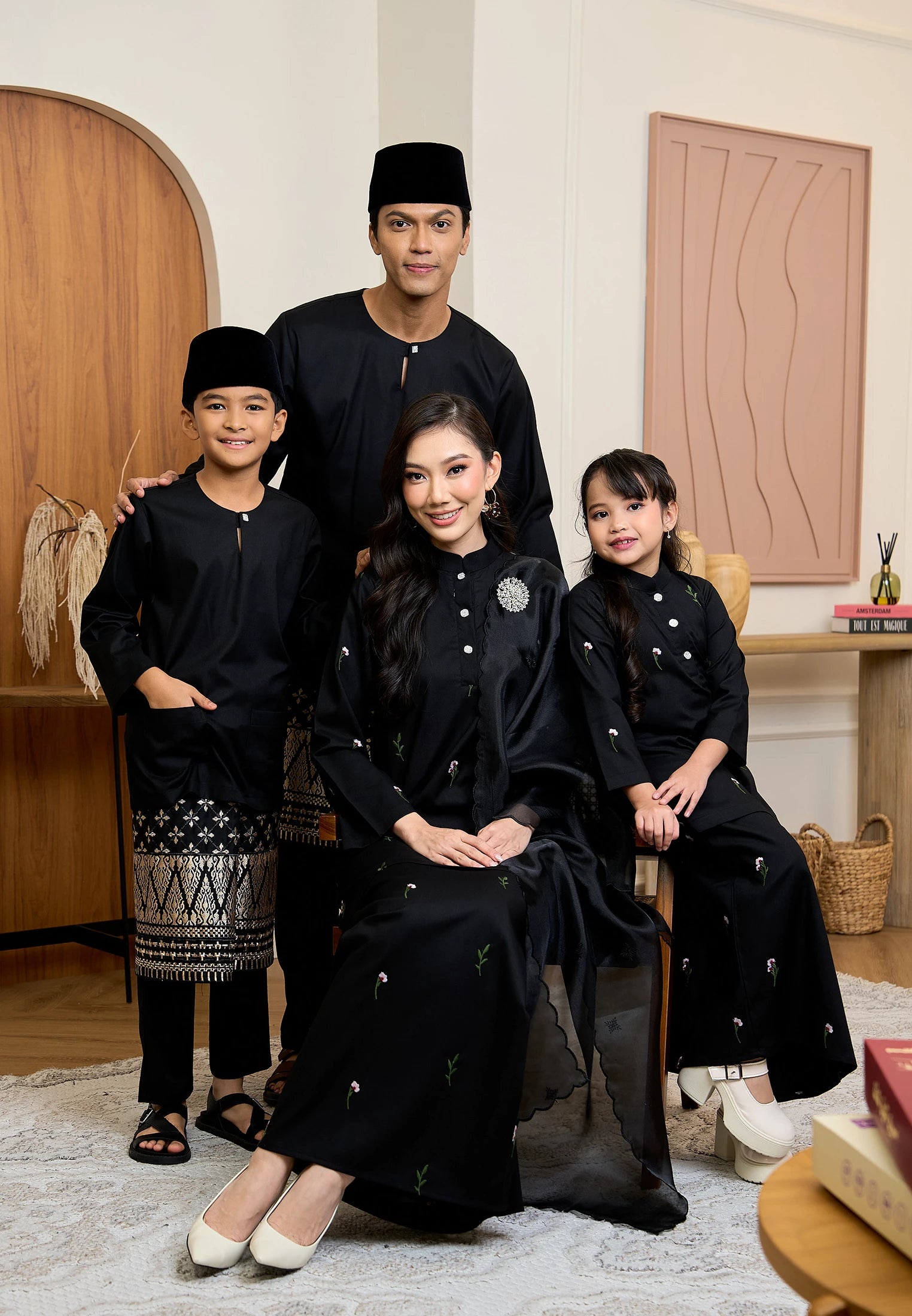 Anggun Kurung Klasik - Black (Women)